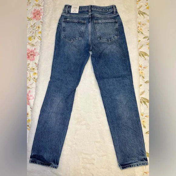 RIPPED SLIM ZARA JEANS size 6 US-light stretch fabric. High rise. Ripped detail. - Picture 6 of 8